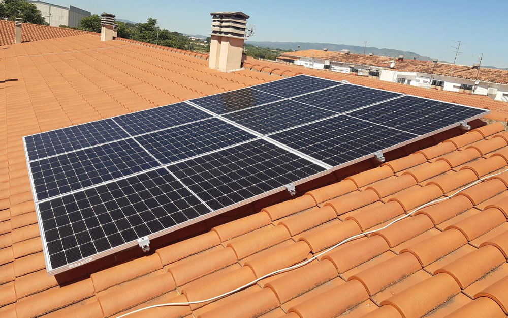 Sistema solar doméstico de 3KW en la red en España
